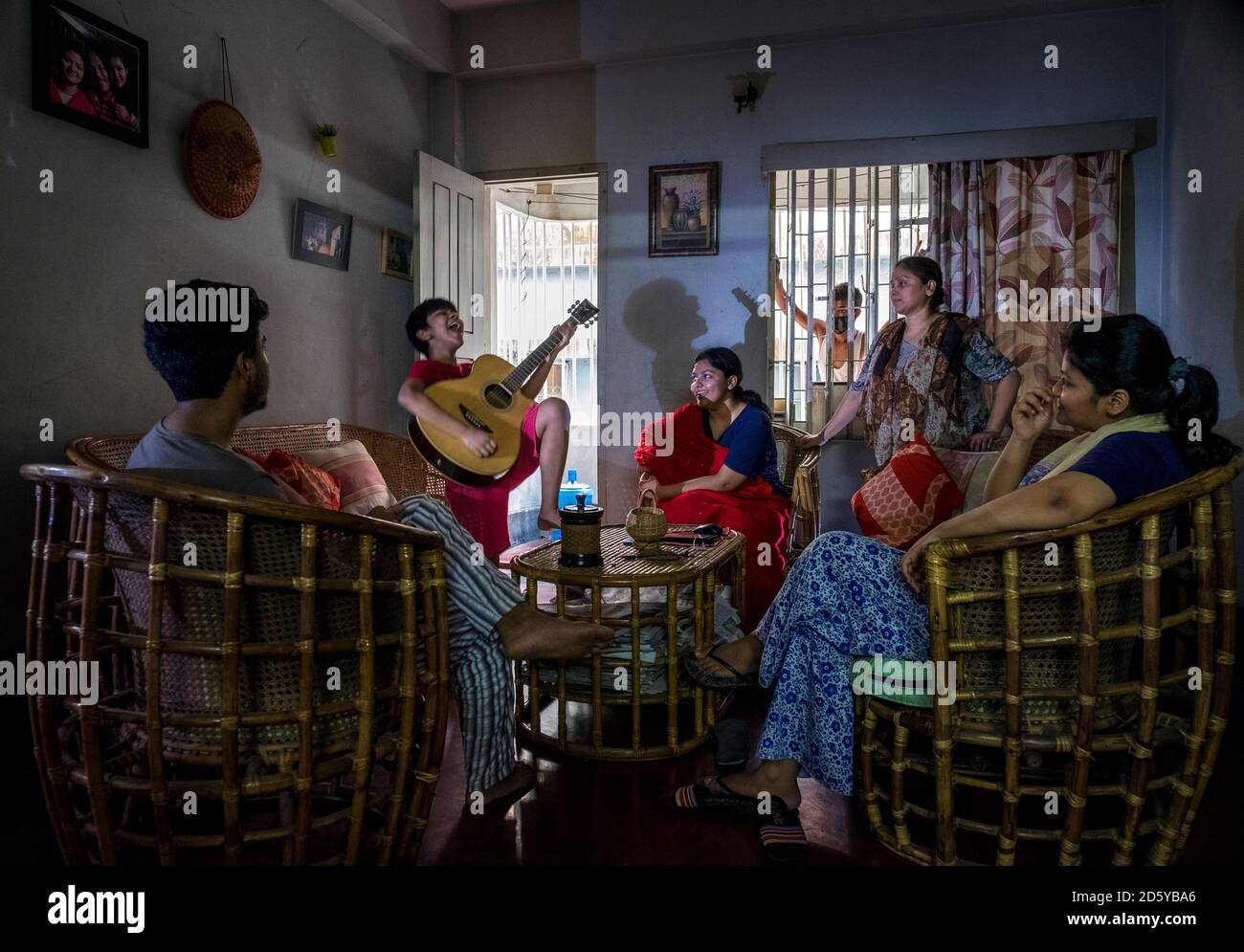 Passer du temps à la maison pendant le confinement du coronavirus Banque D'Images