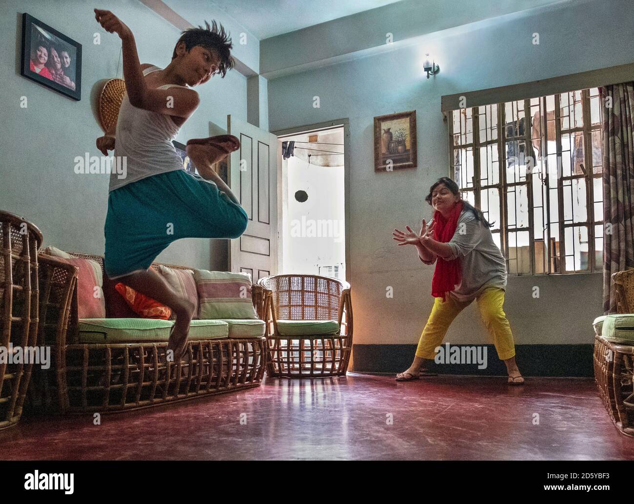 Passer du temps à la maison pendant le confinement du coronavirus Banque D'Images