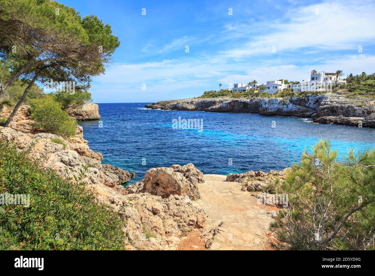 Espagne, Majorque, vue sur Cala Esmeralda, baie de Cala d'Or Banque D'Images
