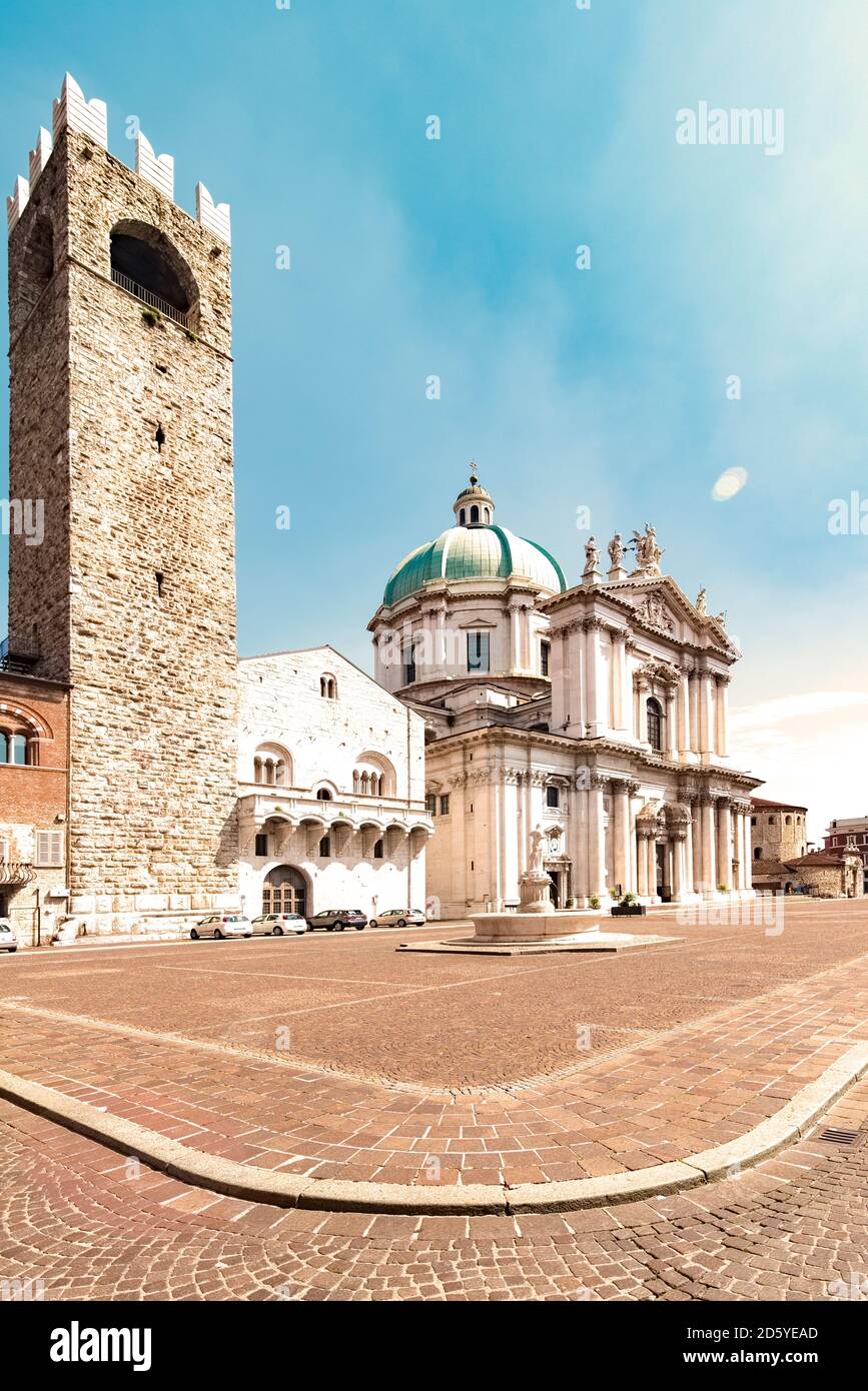 Italie, Brescia, vue sur Broletto et la Nouvelle cathédrale Banque D'Images