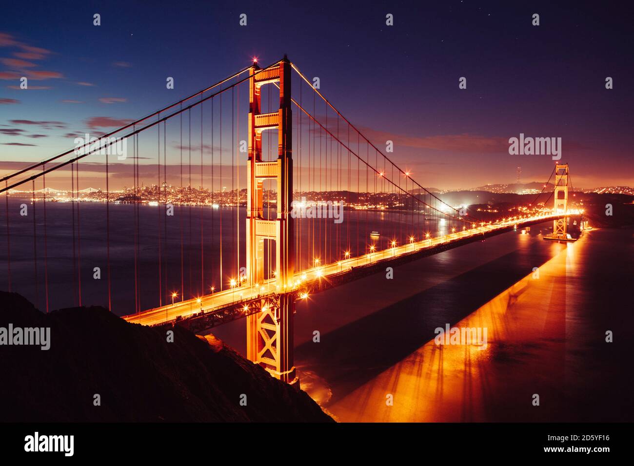 Etats Unis, San Francisco, Golden Gate Bridge dans la soirée Banque D'Images