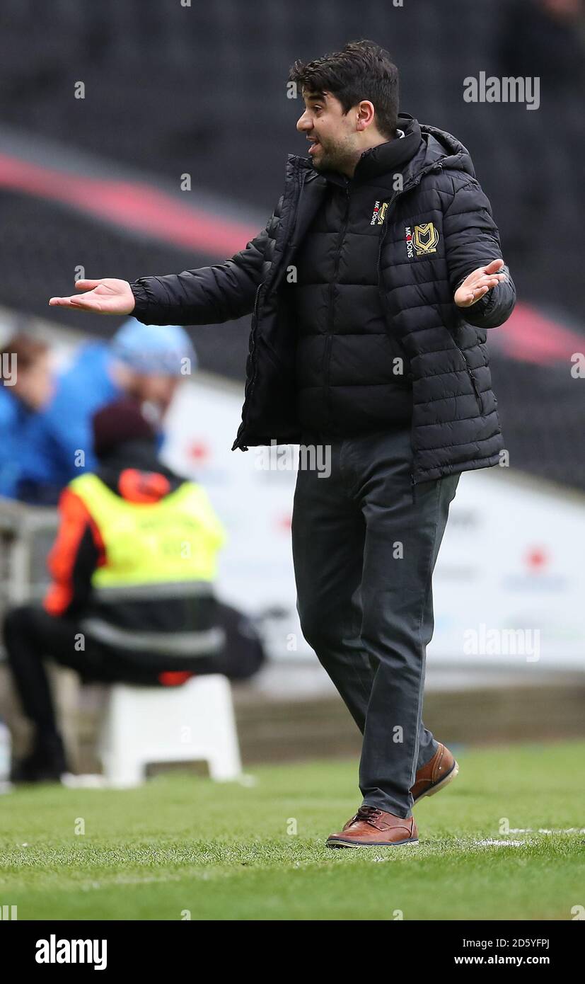 DaN Micciche, responsable de MK Dons, lors de la coupe Emirates FA Quatrième tour au stade MK Milton Keynes Banque D'Images