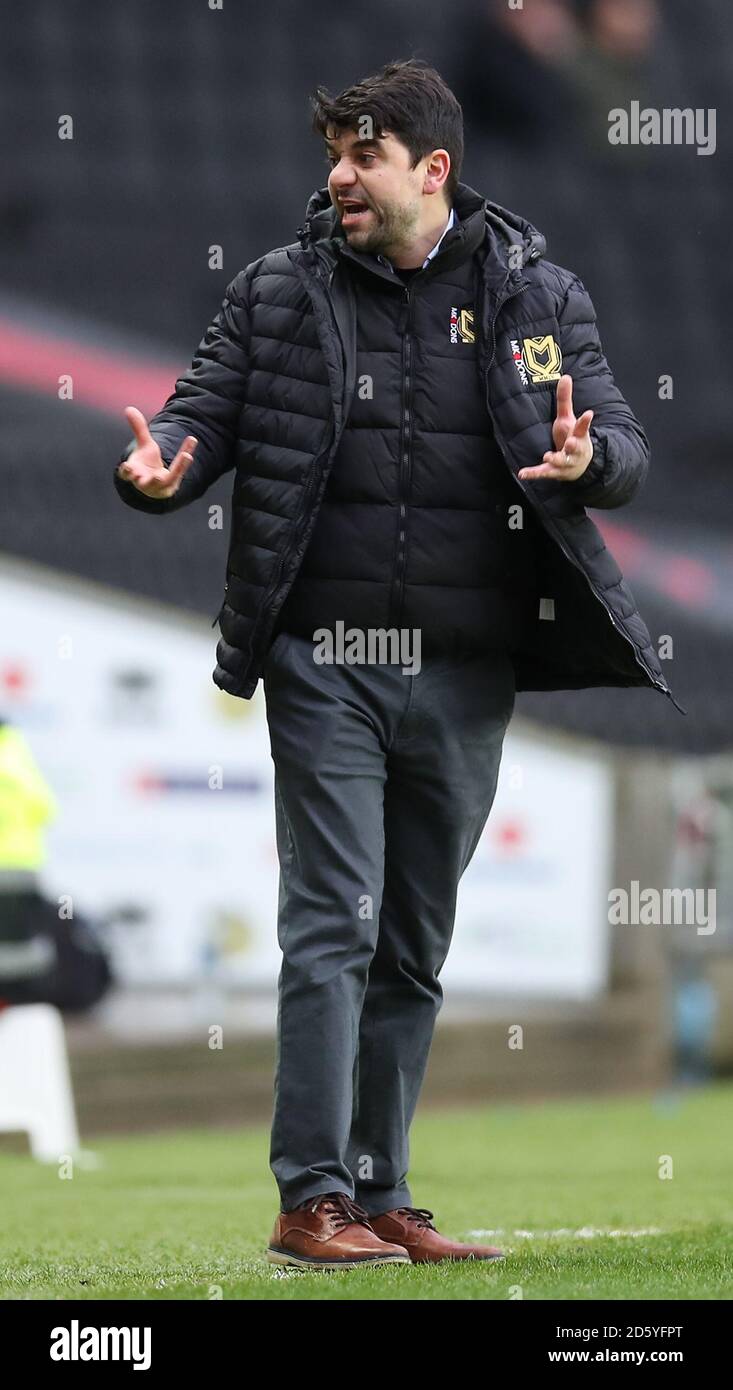 DaN Micciche, responsable de MK Dons, lors de la coupe Emirates FA Quatrième tour au stade MK Milton Keynes Banque D'Images