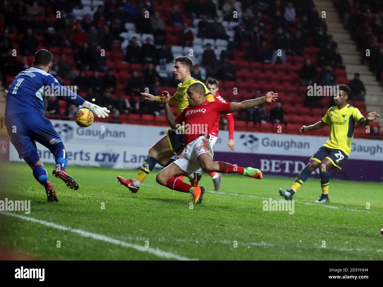 Josh Magennis, de Charlton Athletic, marque son deuxième but Banque D'Images