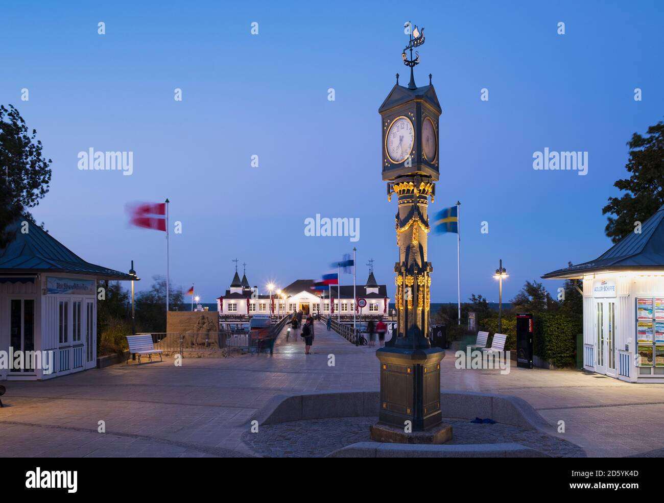 Allemagne, Usedom, Ahlbeck, vue sur le pont de mer au crépuscule Banque D'Images