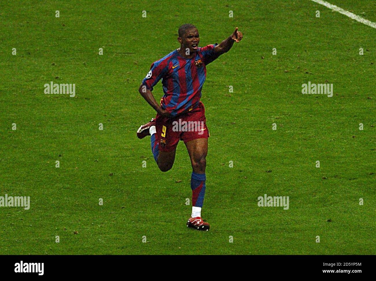 Samuel ETO'o de Barcelone célèbre son but Banque D'Images