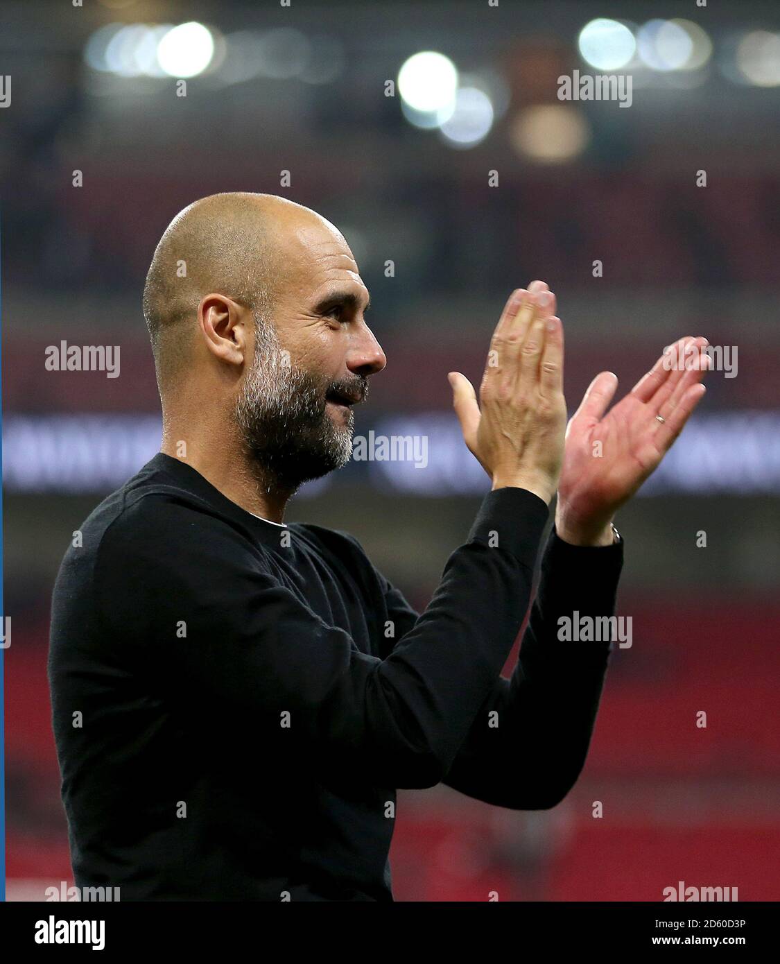 PEP Guardiola, directrice de Manchester City, applaudit pleinement les fans heure Banque D'Images