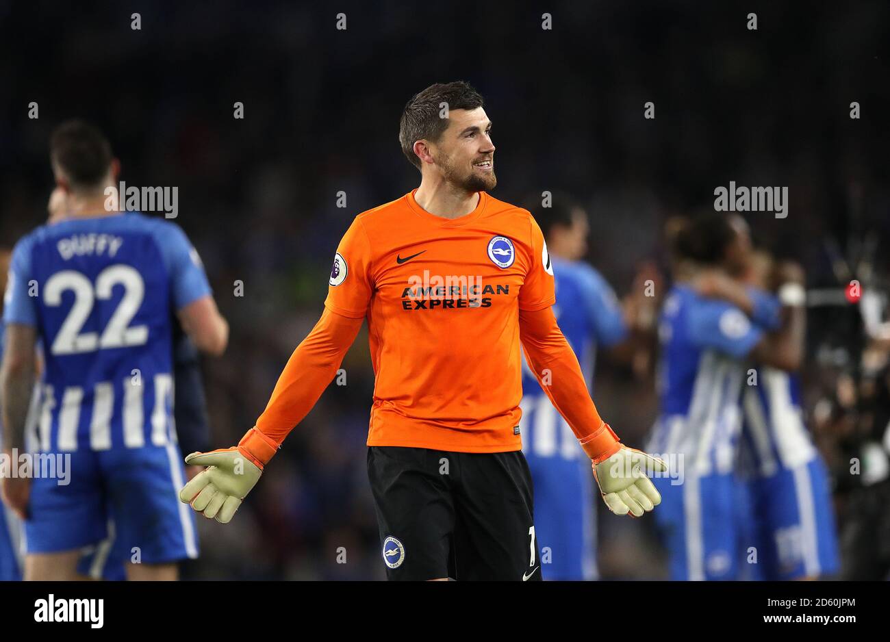 Mathew Ryan, gardien de but de Brighton & Hove Albion, célèbre après le sifflet final Banque D'Images