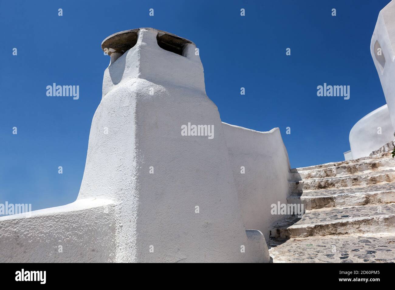 Santorin escaliers et cheminée du système de ventilation de l'île grecque Grèce Banque D'Images