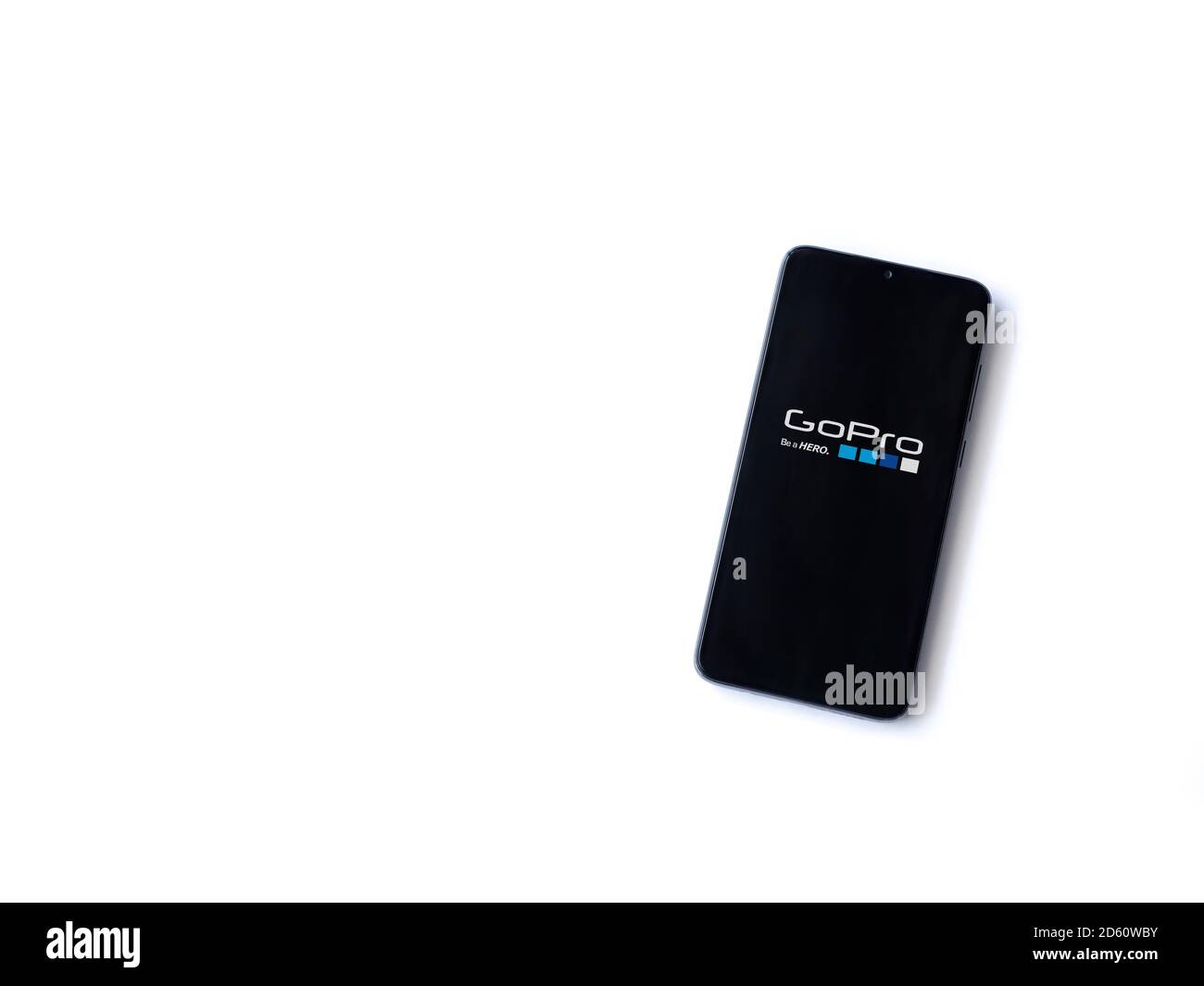 LOD, Israël - 8 juillet 2020 : GoPro - écran de lancement de l'application Video Editor & Movie Maker avec logo sur l'écran d'un smartphone mobile noir isolé sur whi Banque D'Images