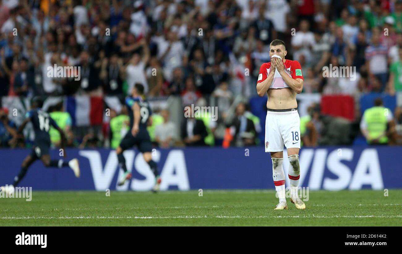 Ante Rebic en Croatie semble abattu après que la France ait atteint son troisième but lors de la finale de la coupe du monde de la FIFA 2018 au stade Luzhniki à Moscou, le 15 juillet 2018 Banque D'Images