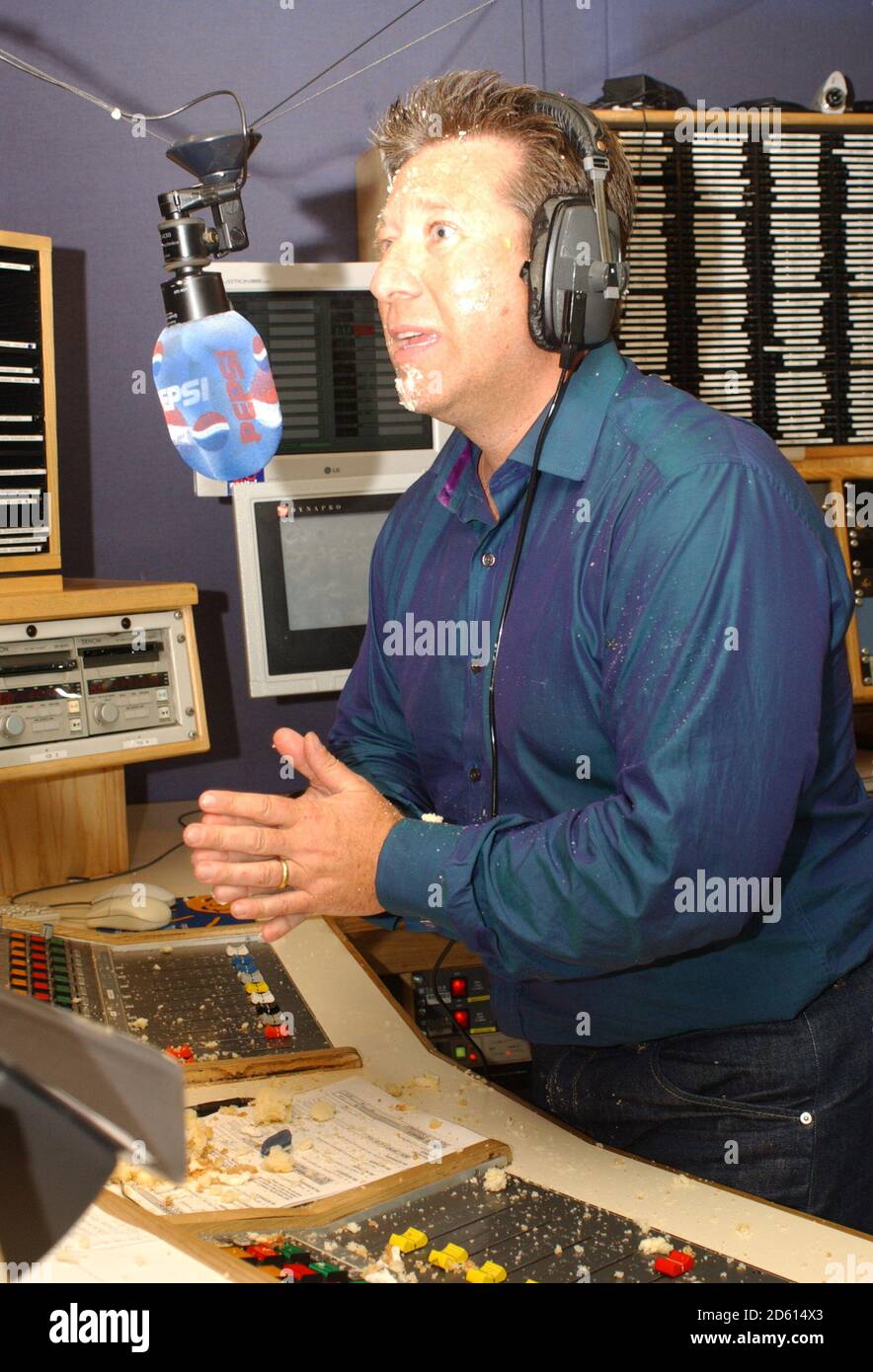 Radio de la capitale DJ Dr Fox au studio de radio de la capitale À Leicester Square à Londres pour marquer le 9e anniversaire de Le salon de la carte Pepsi organisé par Fox Banque D'Images