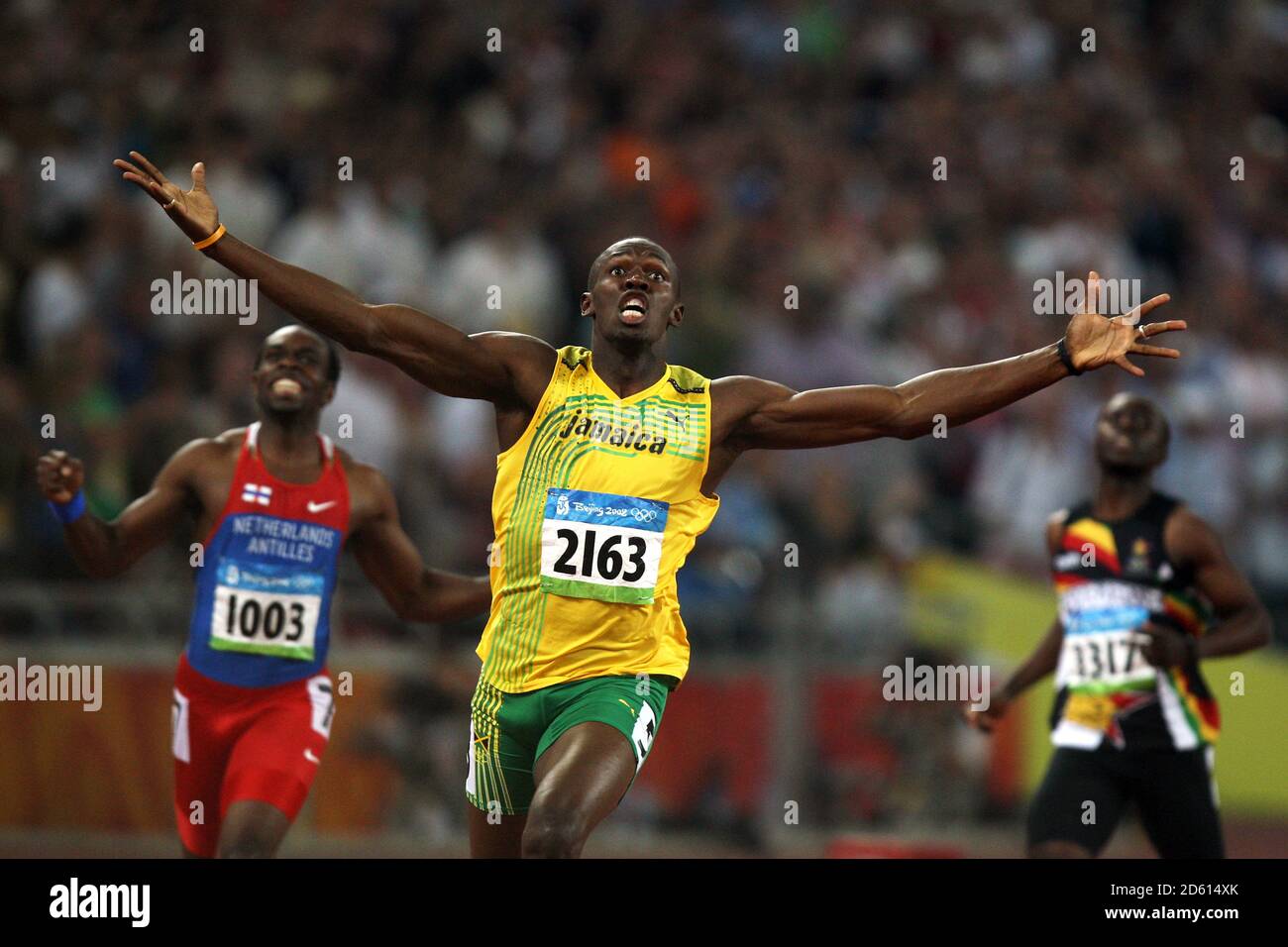 Photo du fichier : Usain Bolt essaie pour l'équipe de football australienne Central Coast Mariners. La Jamaïque Usain Bolt célèbre la victoire de la finale masculine de 200 M. ... Jeux Olympiques - Jeux Olympiques de Beijing 2008 - jour douze ... 20-08-2008 ... Pékin ... Chine ... Le crédit photo devrait se lire : John Walton/EMPICS Sport. Référence unique n° 6259224 ... Banque D'Images