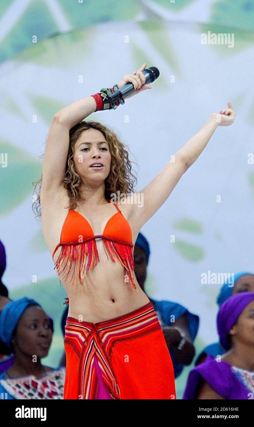 Shakira se produit lors de la cérémonie de clôture du match de football  final de la coupe du monde de la FIFA, Afrique du Sud 2010, Espagne contre  Nederland, au stade de