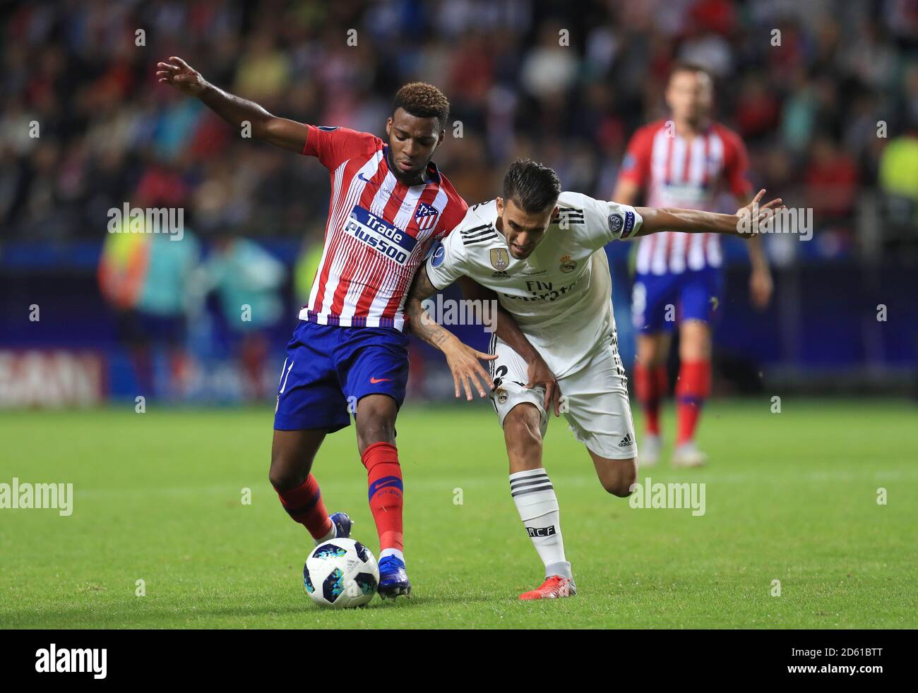 Thomas Lemar (à gauche) de l'Atletico Madrid et Dani Ceballos du Real Madrid bataille pour le ballon Banque D'Images