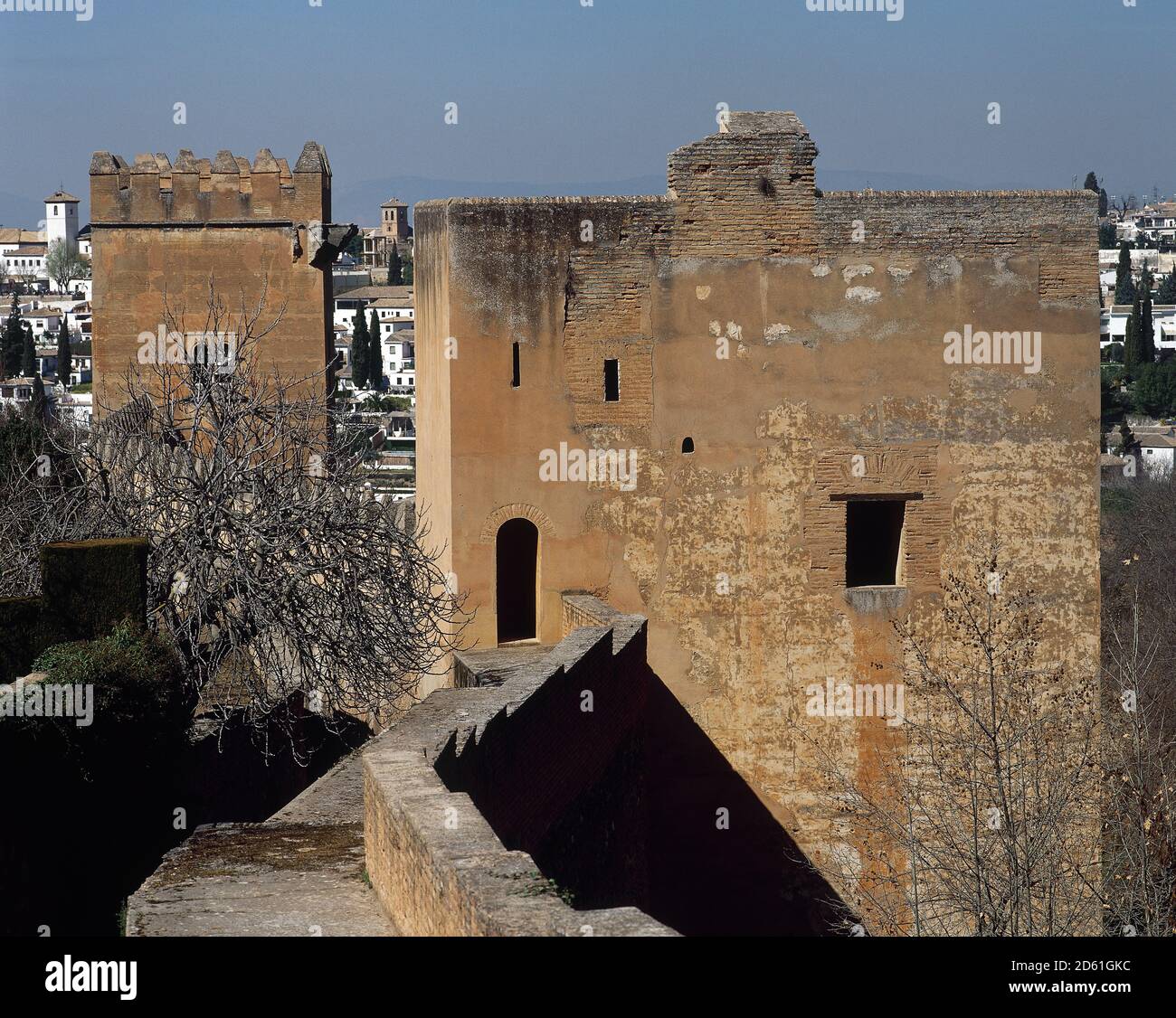 Espagne, Andalousie, Grenade. L'Alhambra. Palais et forteresse reconstruits au XIIIe siècle. Émirat de Grenade. Dynastie Nasrid. La Tour du juge (Torre del Cadí) était appelée la Tour du prisonnier (Torre del Preso) au XVIe siècle et la Tour du renard-she (Torre del paso de la zorra) au XVIIe et XVIIIe siècles. Il a été restauré en 1924. Banque D'Images