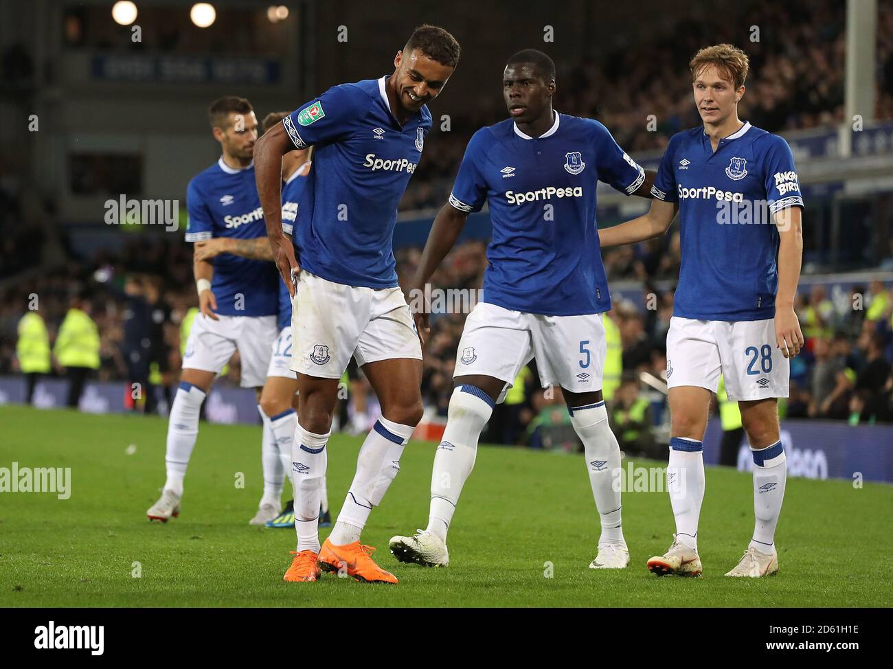 Dominic Calvert-Lewin d'Everton (à gauche) célèbre le troisième but de son côté Du jeu avec Kieran Dowell (à droite) et Kurt Zouma Banque D'Images