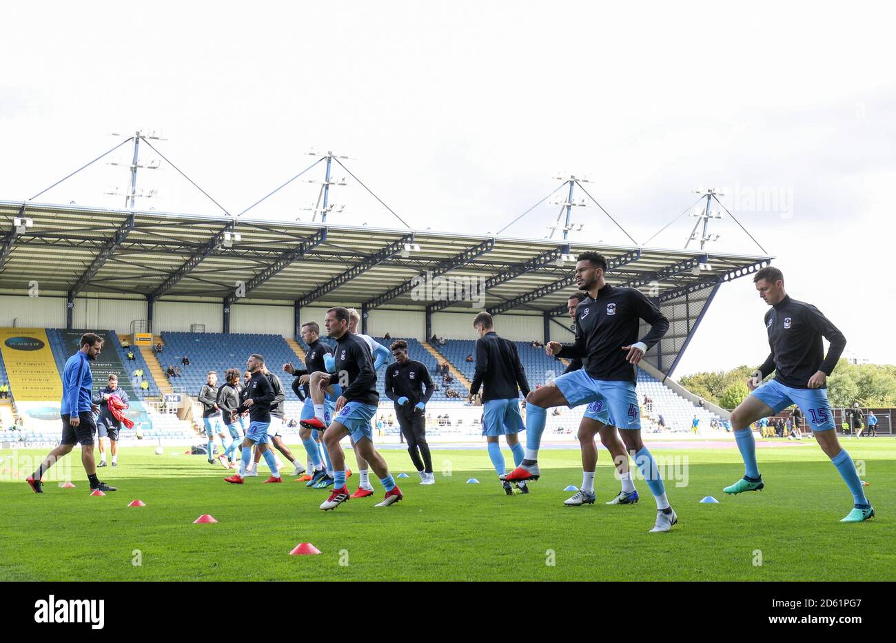 Les joueurs de Coventry City se réchauffent avant de démarrer Banque D'Images