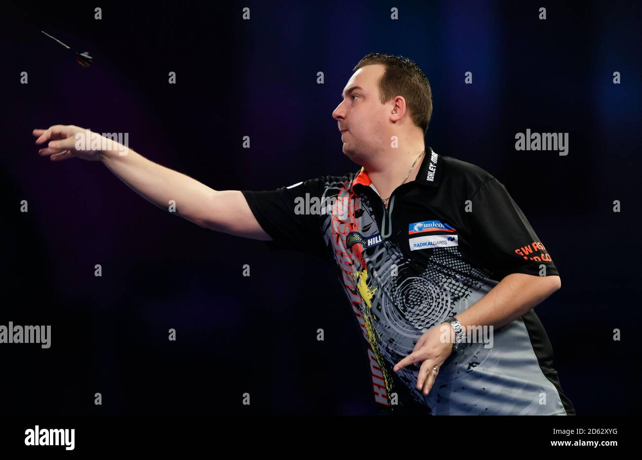 Kim Huybrechts pendant son match contre Dave Chisnall pendant le dixième jour des Championnats du monde de fléchettes William Hill à Alexandra Palace, Londres Banque D'Images