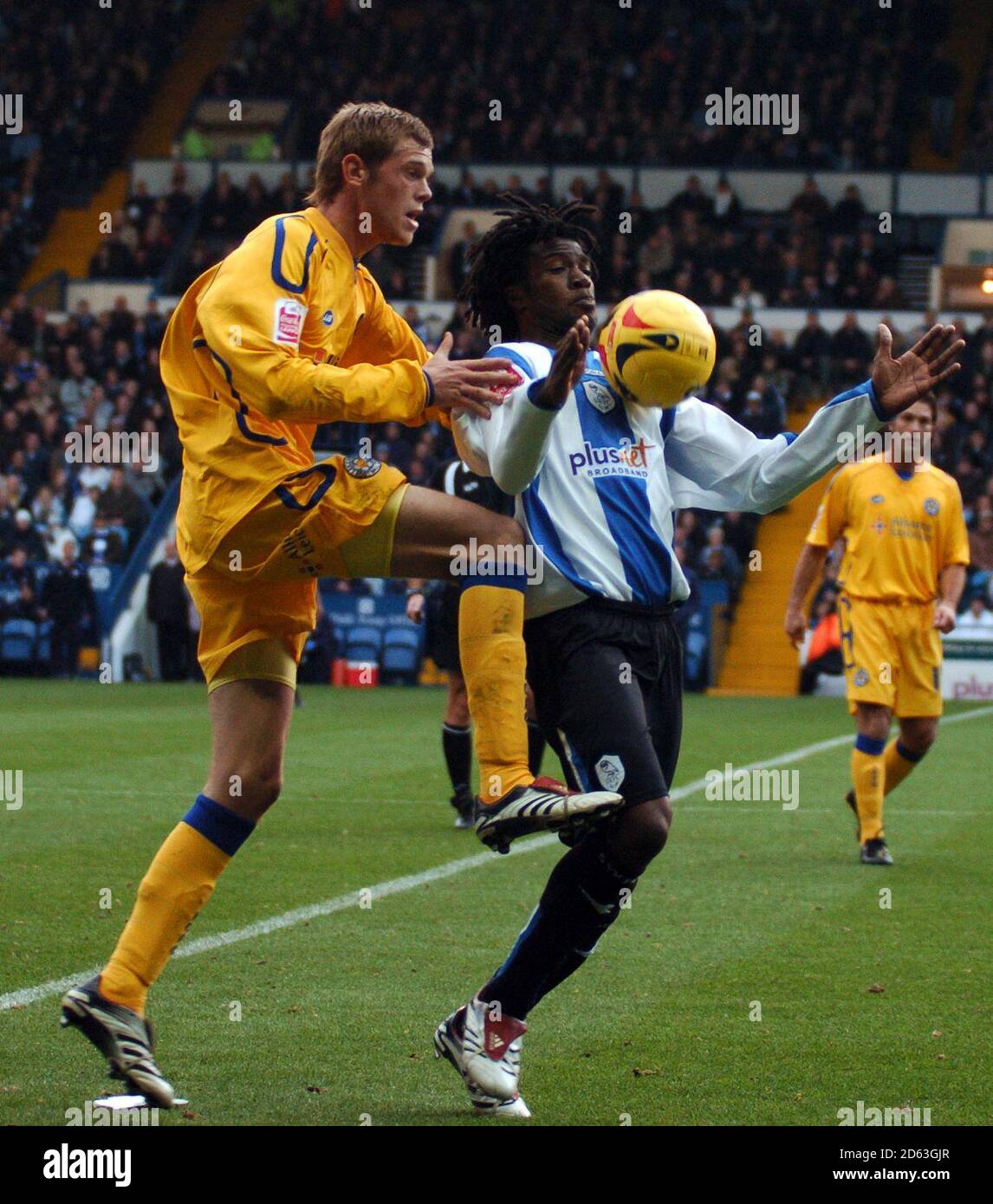 Yoann Folly de Sheffield Wednesday et Richard Staarman de Leicester City action Banque D'Images