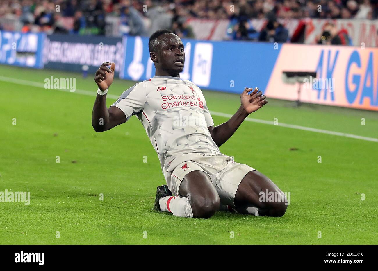 Le Sadio Mane de Liverpool célèbre le premier but de son camp le jeu Banque D'Images