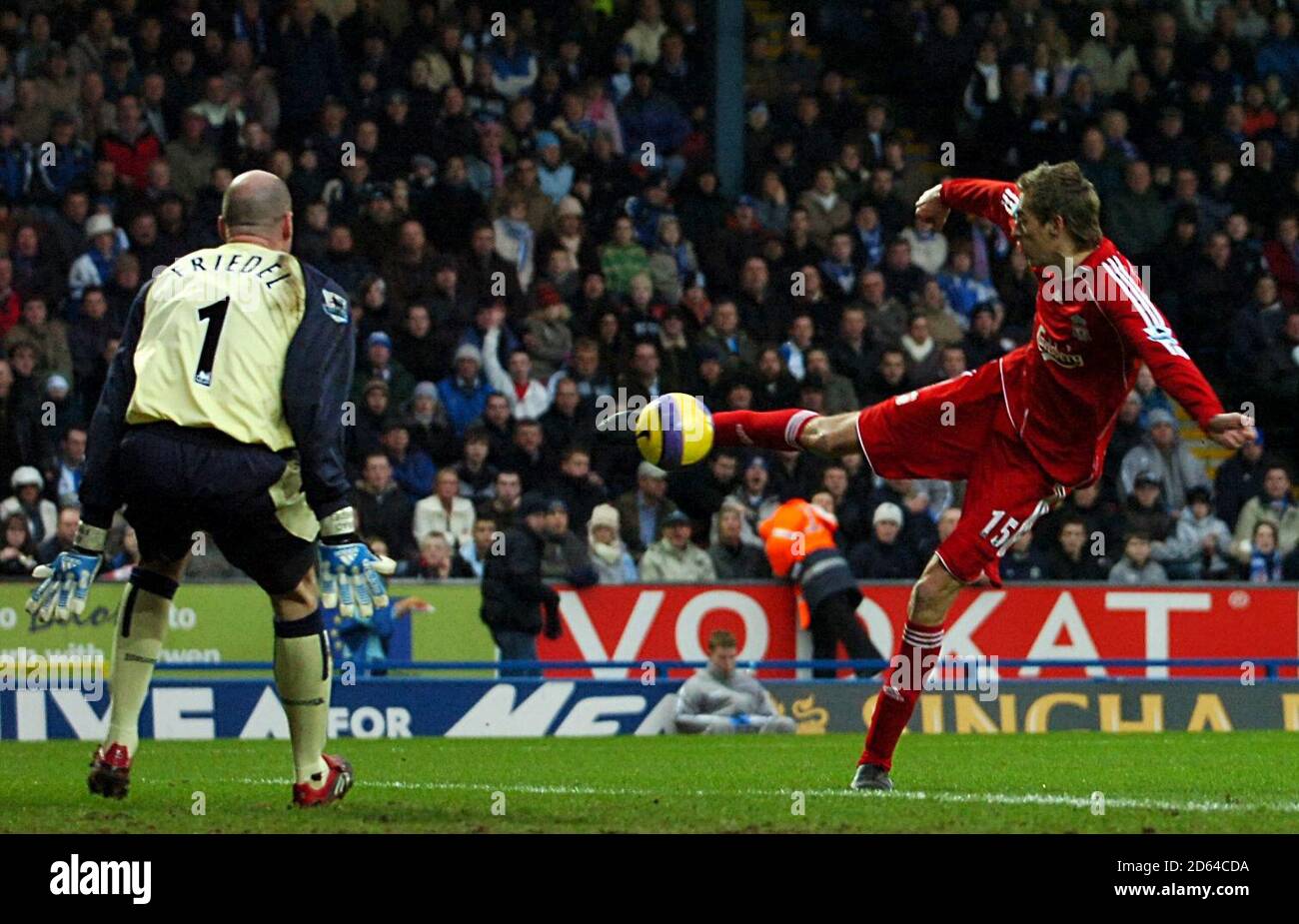 Peter Crouch de Liverpool (à droite) a un tir tôt dans le correspondance Banque D'Images Peter Crouch de Liverpool (à droite) a un tir tôt dans le correspondance Banque D'Images