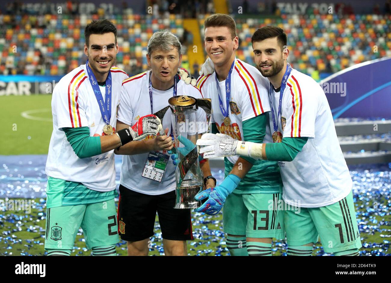 Miguel Angel Espana, Espagne U21 entraîneur gardien de but (centre) avec les gardiens de but Dani Martin (gauche), Espagne Unai Simon (centre) et Antonio Sivera célèbrent avec le trophée après avoir remporté la finale du championnat européen des moins de 21 ans de l'UEFA Banque D'Images