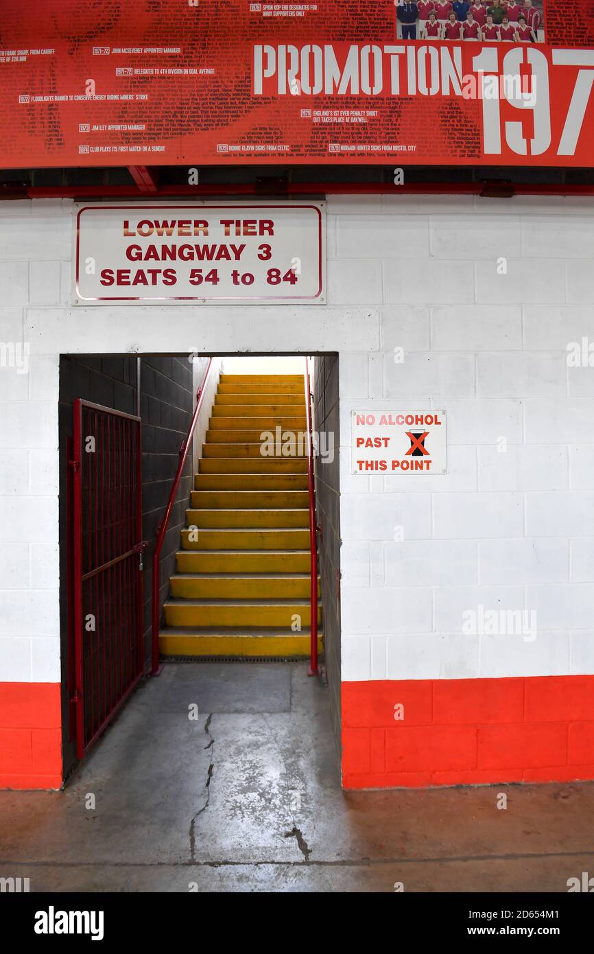 Vue générale de la signalisation à Oakwell Banque D'Images