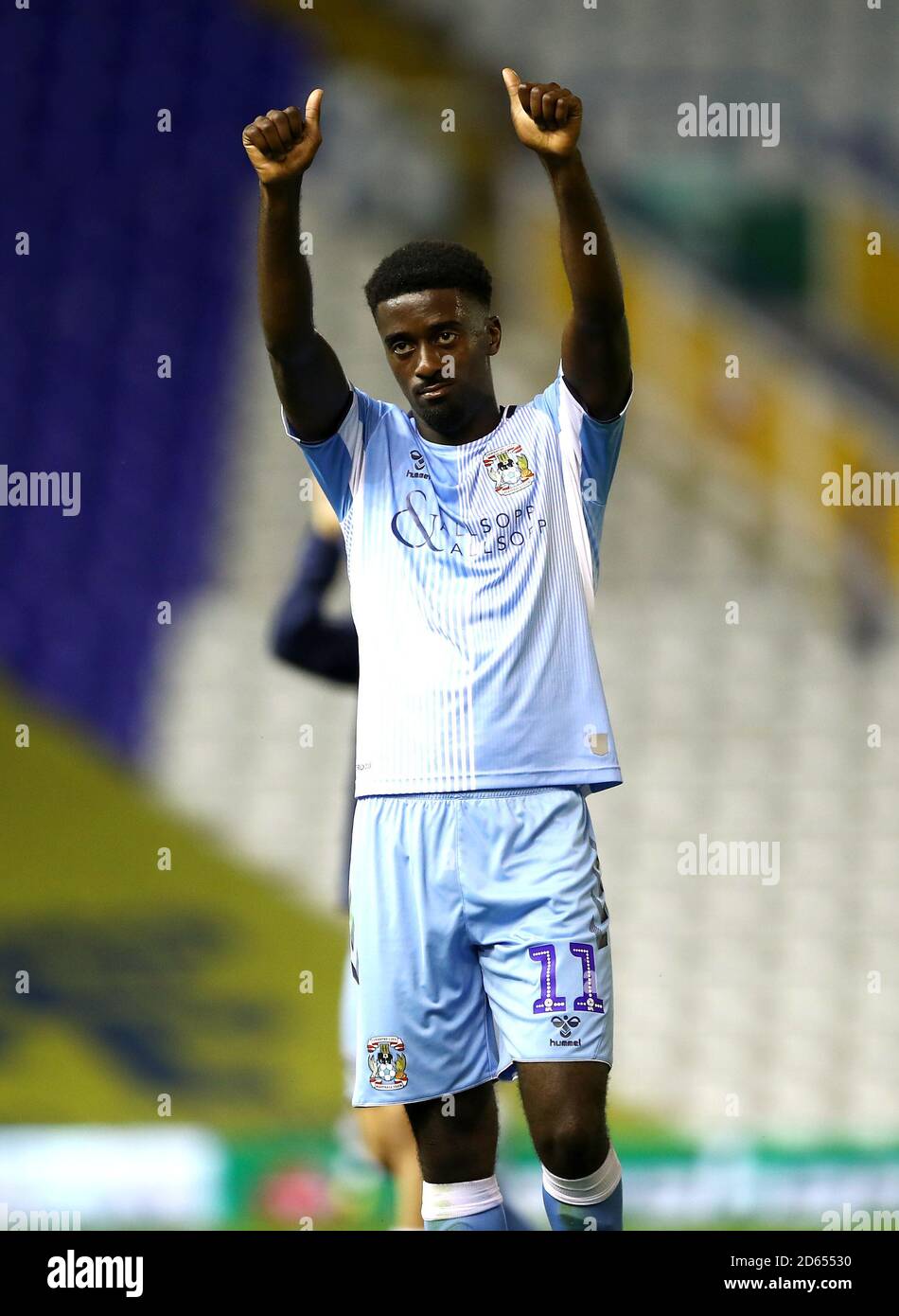 Jordy Hiwula de Coventry City applaudit les fans après le coup d'alerte final Banque D'Images