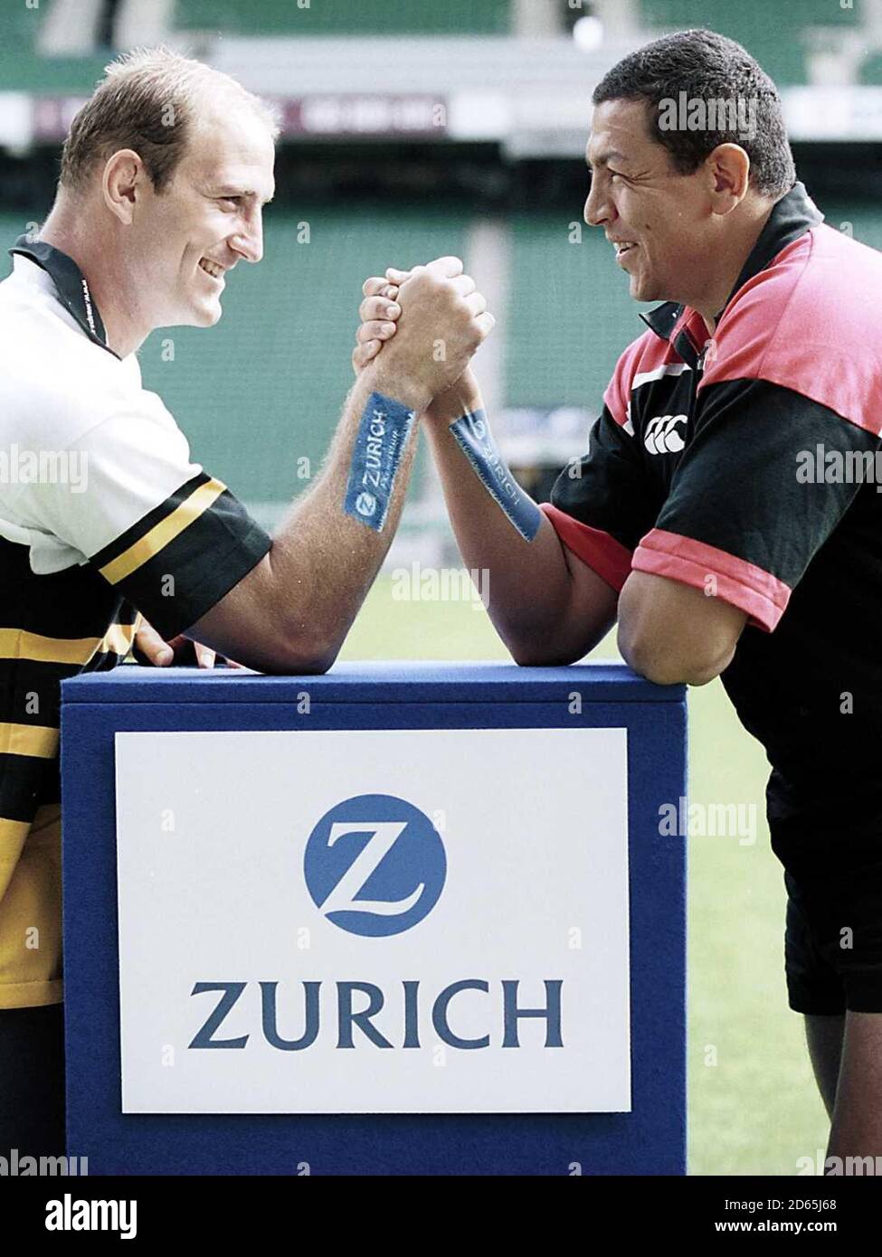 Lawrence Dallaglio, London Wasps et Abdul Benazzi, Saracens se préparent à affronter le week-end d'ouverture du Zurich Premiership Banque D'Images