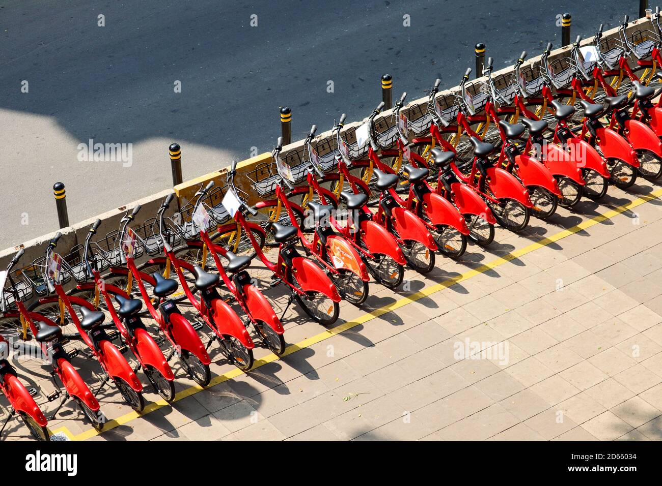 Jakarta / Indonésie - 5 septembre 2020. Location de vélos qui sont alignés peuvent être loués par les touristes lors de la visite de Jakarta Banque D'Images