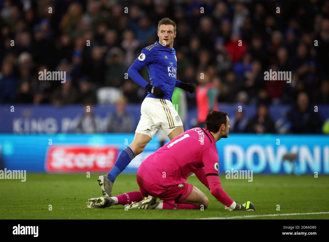 Jamie Vardy de Leicester City regarde l'arbitre après avoir réalisé qu'il est de côté Banque D'Images