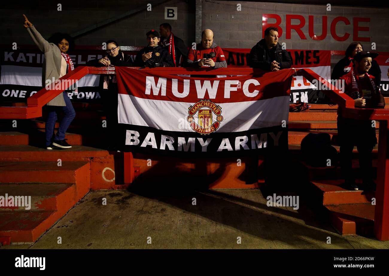 Les fans de Manchester United avant le match Banque D'Images