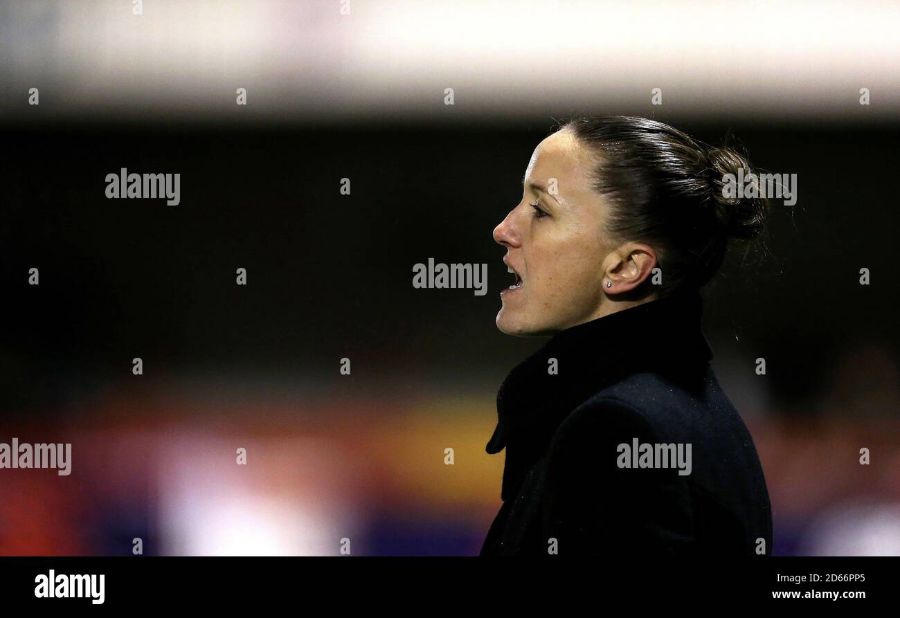 Le Manager de Manchester United, Casey Stoney, fait des gestes sur le touchline Banque D'Images