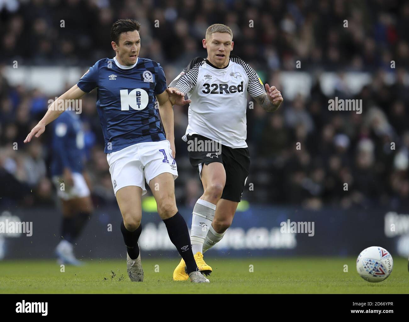 Martyn Waghorn (à droite) du comté de Derby et Stewart ...