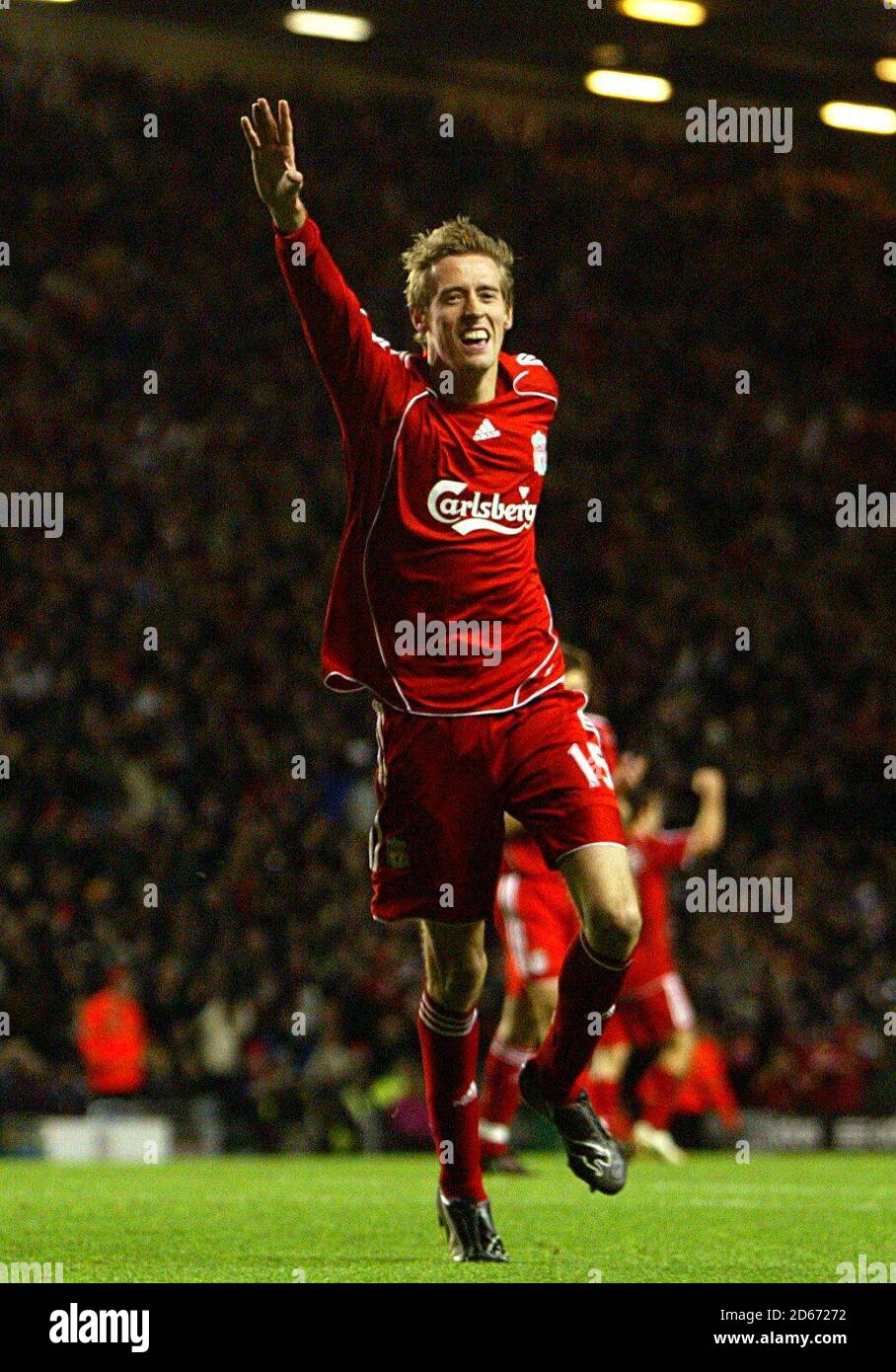 Peter Crouch de Liverpool célèbre son but. Banque D'Images Peter Crouch de Liverpool célèbre son but. Banque D'Images