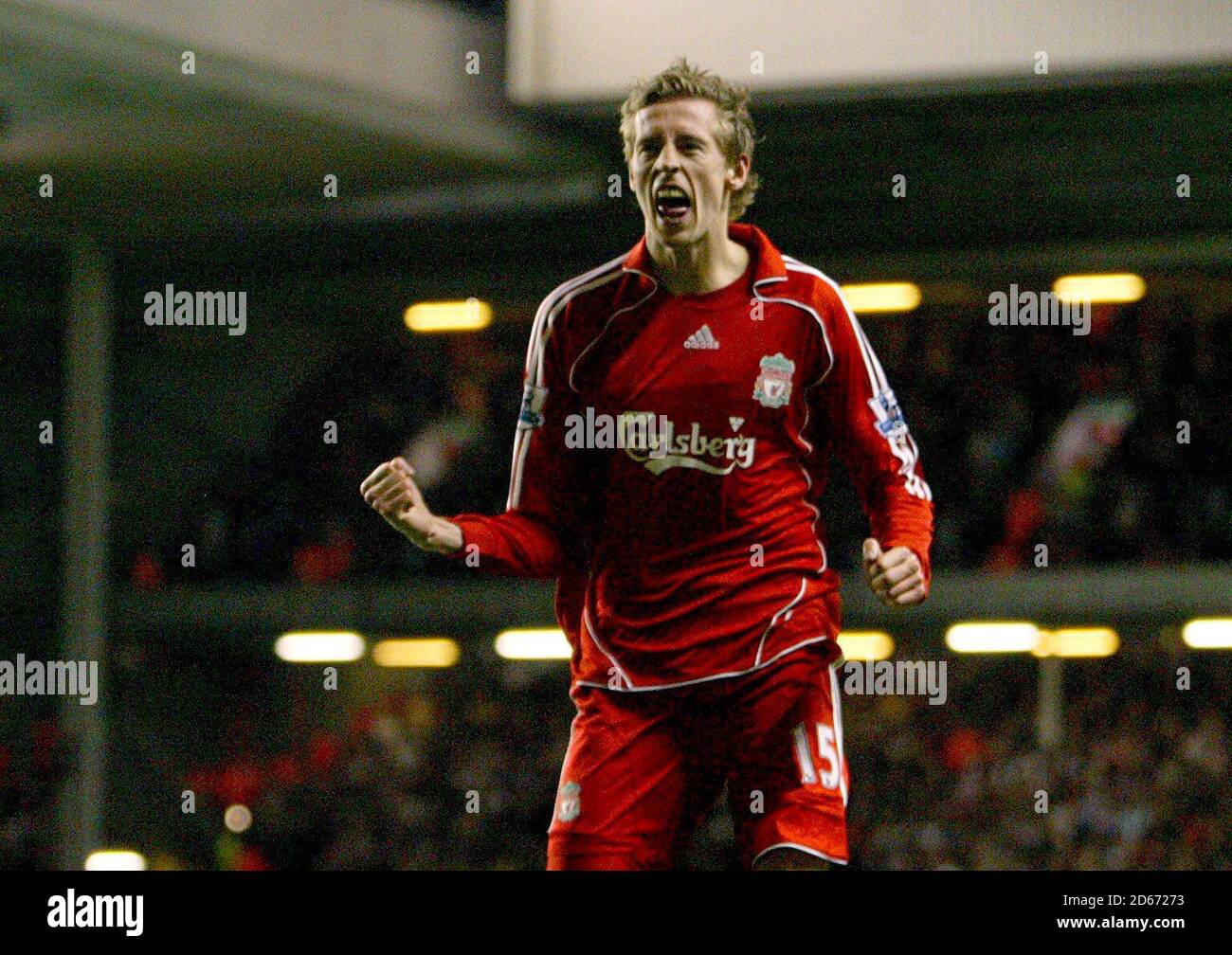 Peter Crouch de Liverpool célèbre son but. Banque D'Images Peter Crouch de Liverpool célèbre son but. Banque D'Images