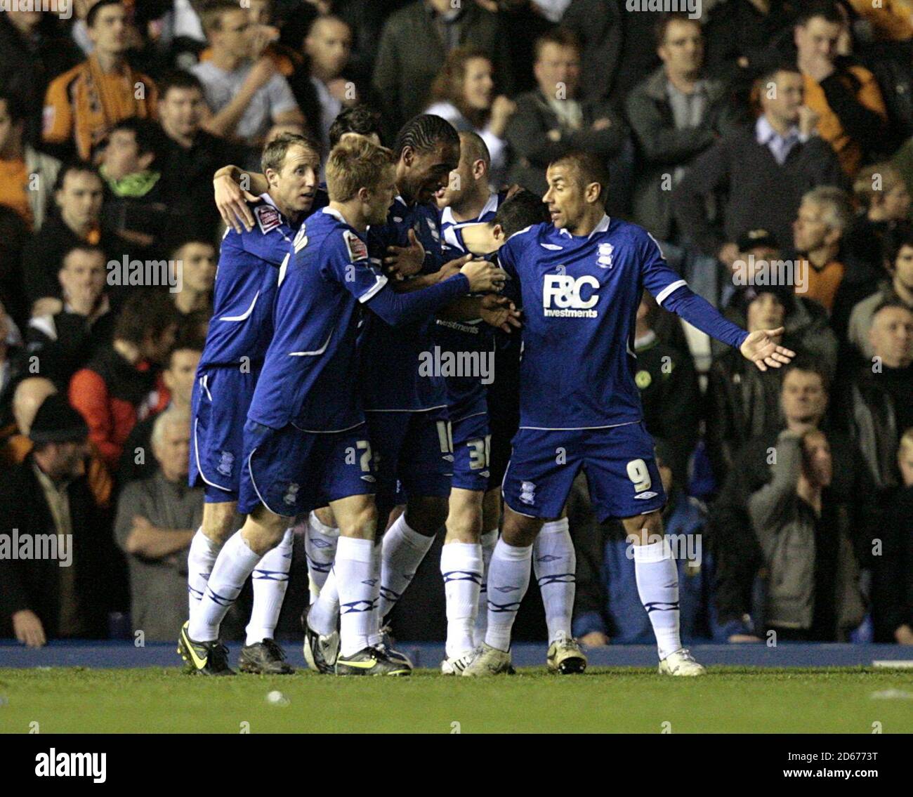 Cameron Jerome de Birmingham City célèbre avec ses coéquipiers après avoir obtenu son score les côtés premier but du jeu Banque D'Images