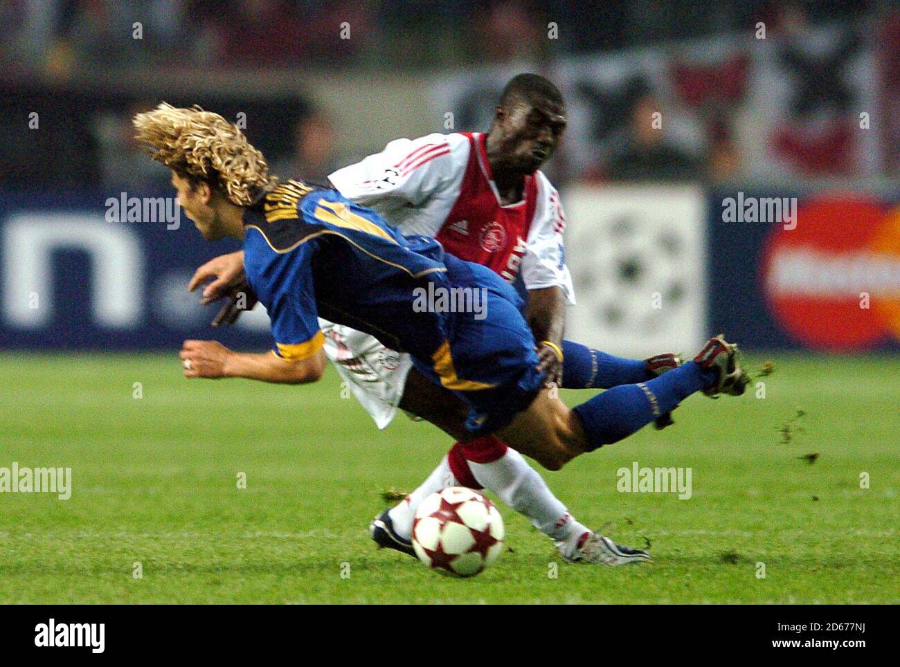 Anthony Obodai d'Ajax s'attaque à Juventus Pavel Nedved Banque D'Images