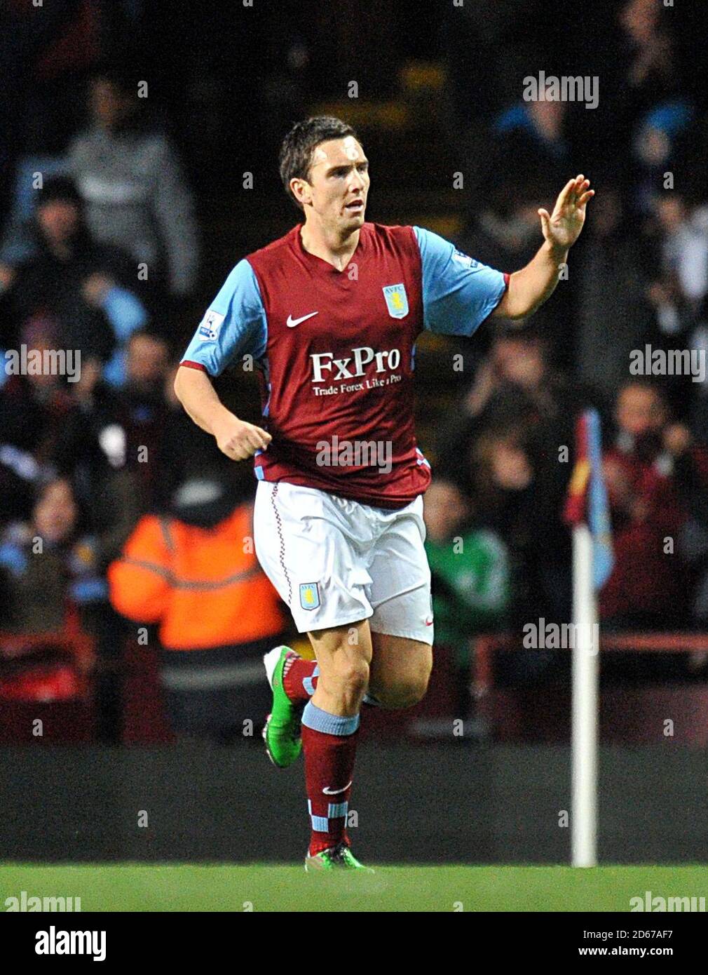 Stewart Downing, d'Aston Villa, célèbre l'objectif d'ouverture Banque D'Images