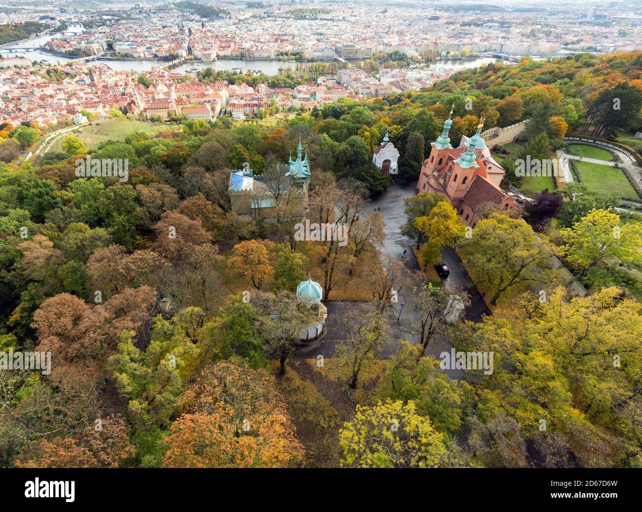 Vue sur Prague depuis les jardins de Petřín, République tchèque Banque D'Images