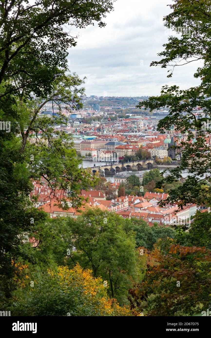 Vue sur Prague depuis les jardins de Petřín, République tchèque Banque D'Images