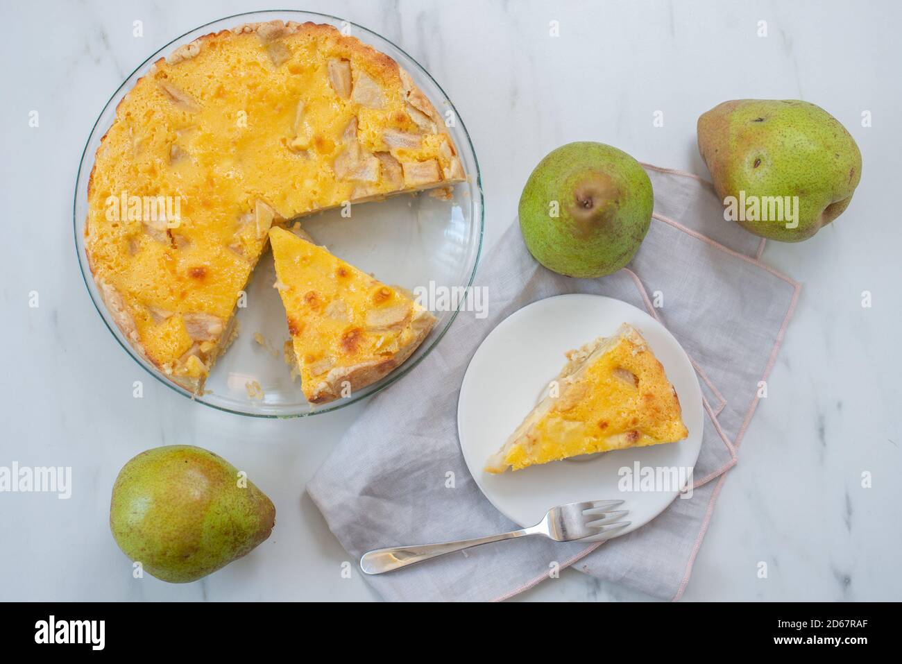 tarte douce à la vanille maison sur une table Banque D'Images