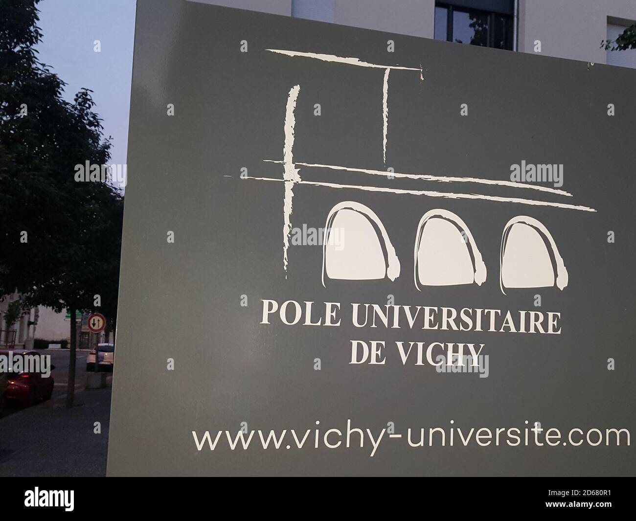 Vichy , Auvergne / France - 10 10 2020 : pôle universitaire de Vichy texte et logo du pôle universitaire de la ville française en auvergne Banque D'Images