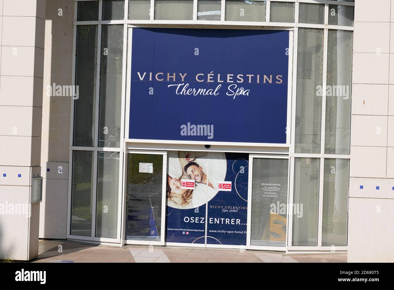 Bordeaux , Aquitaine / France - 10 10 2020 : Vichy Celestins Thermal Spa signe bleu texte d'entrée dans la ville de Vichy France Banque D'Images