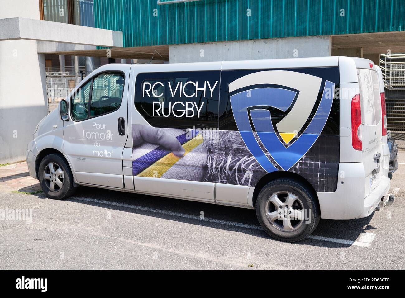 Vichy , Auvergne / France - 10 10 2020 : Racing Club Vichy Rugby rc logo et signe sur panneau van Banque D'Images
