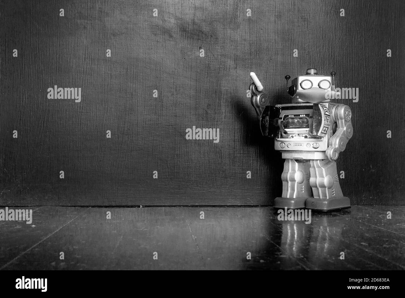 professeur de robot rétro et son tableau noir Banque D'Images