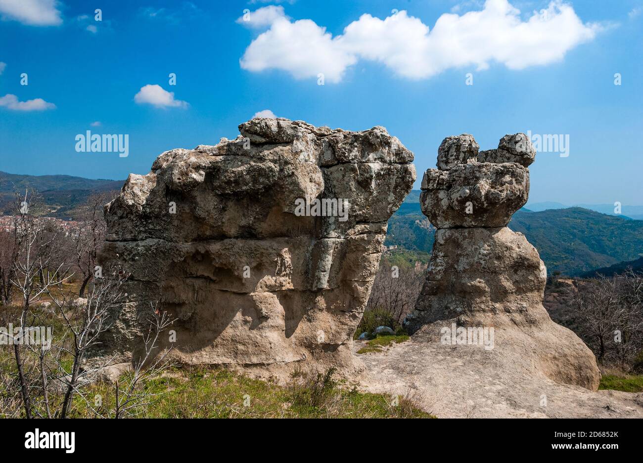 Italie Calabre - Cosenza province - Campana - les géants de la pierre aussi appelé Pietre dell'Incavallicata, sont deux formations rocheuses, censées être en fait des sculptures mégalithiques, près de Campana dans le Parc National de Sila. Banque D'Images