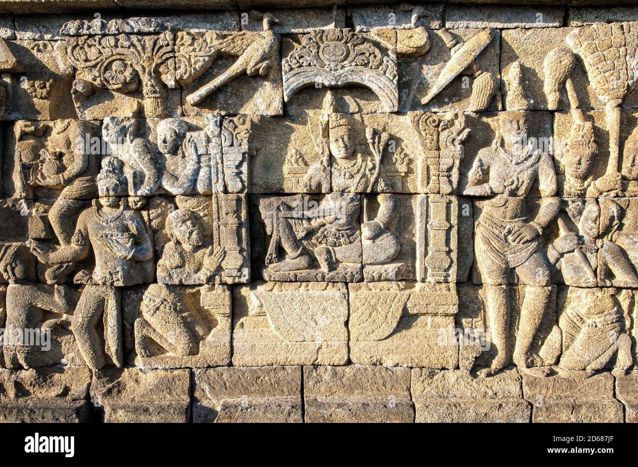 Bas-reliefs dans la pierre du temple Borobudur, île de Java, Indonésie Banque D'Images