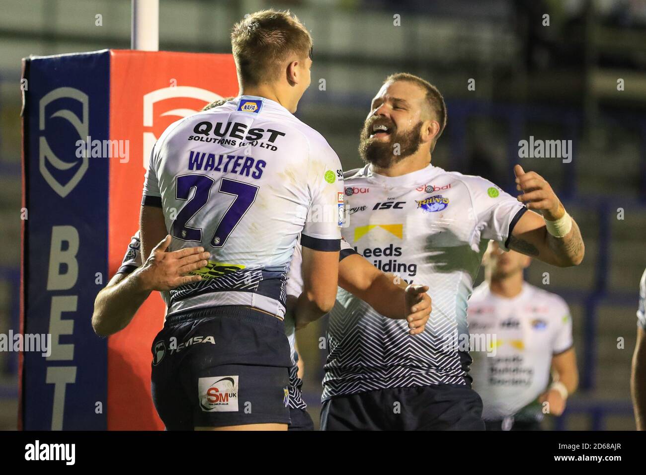 Ellis Robson (27) de Warrington Wolves célèbre son essai Banque D'Images